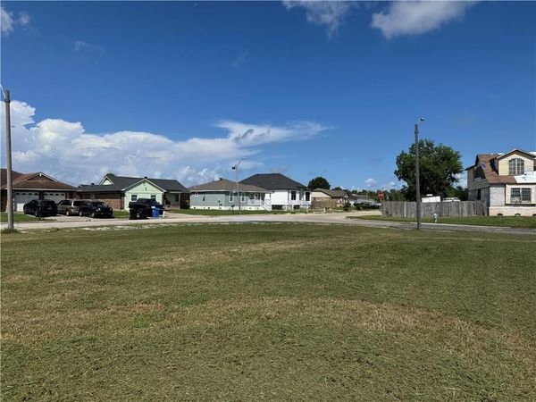 13900 INTREPID Street, New Orleans, LA 70129