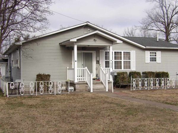 832 W Raymond Street W, Harrisburg, IL 62946