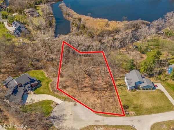 10468 Oak Shore Drive , Green Oak Twp, MI 48178