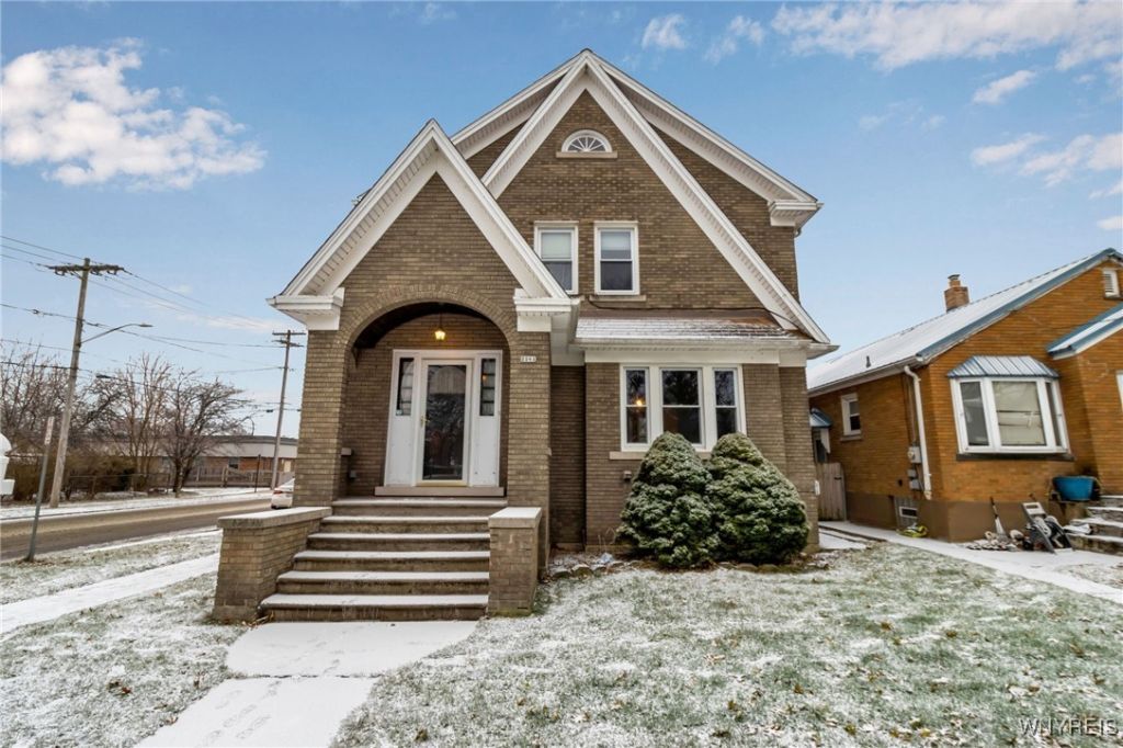 2261 Grand Ave Avenue, Niagara Falls, NY 14301 Main Photo