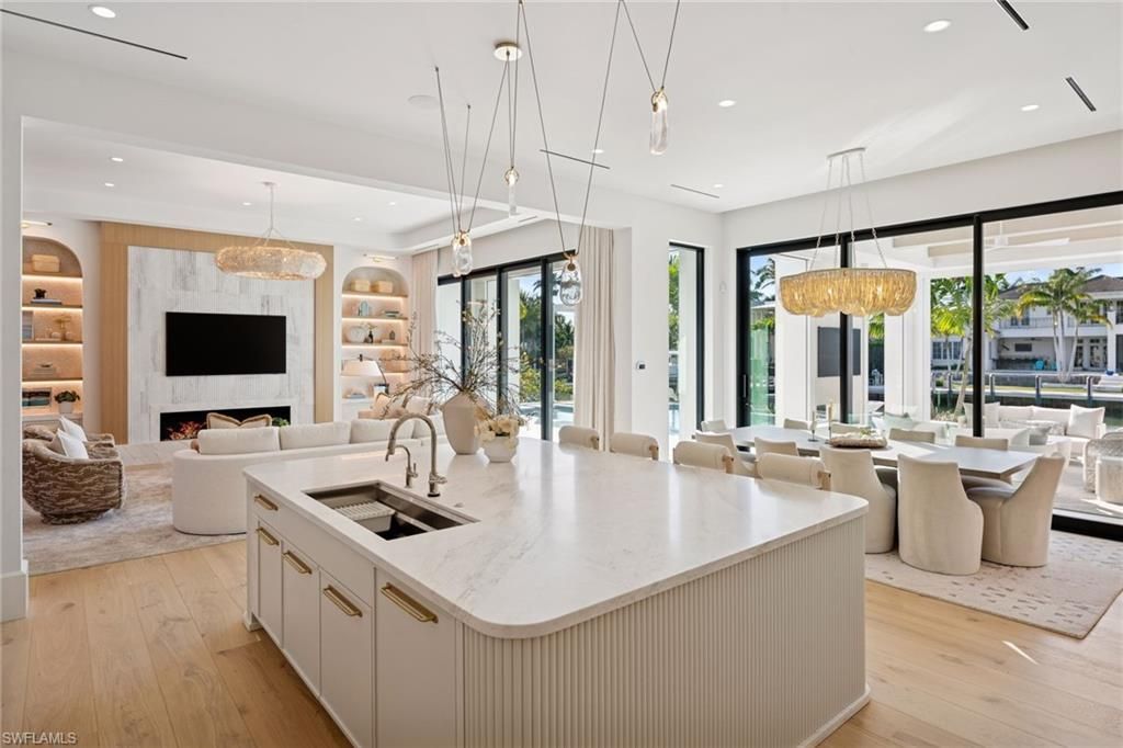 1990 7th St S, Naples, FL 34102 Photo