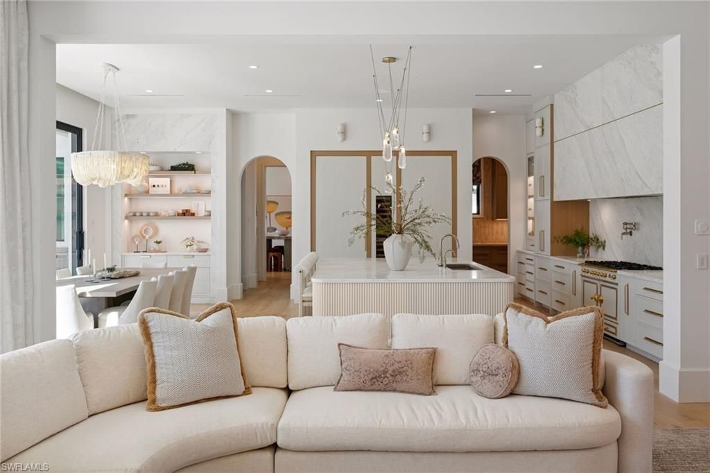 1990 7th St S, Naples, FL 34102 Photo