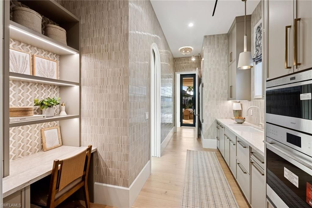 1990 7th St S, Naples, FL 34102 Photo