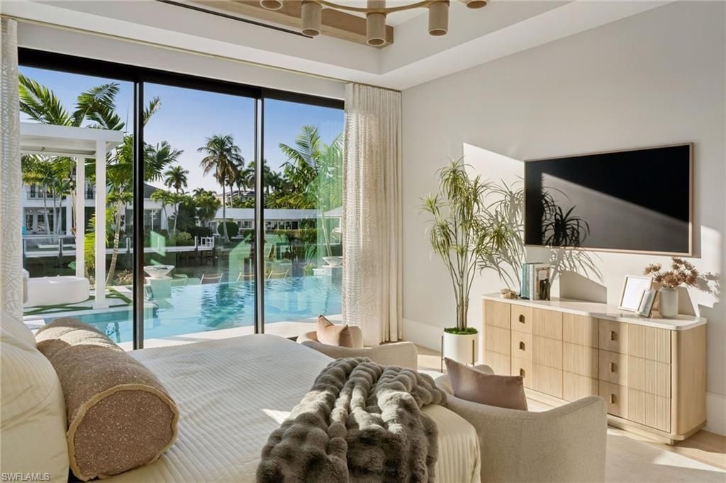 1990 7th St S, Naples, FL 34102 Photo