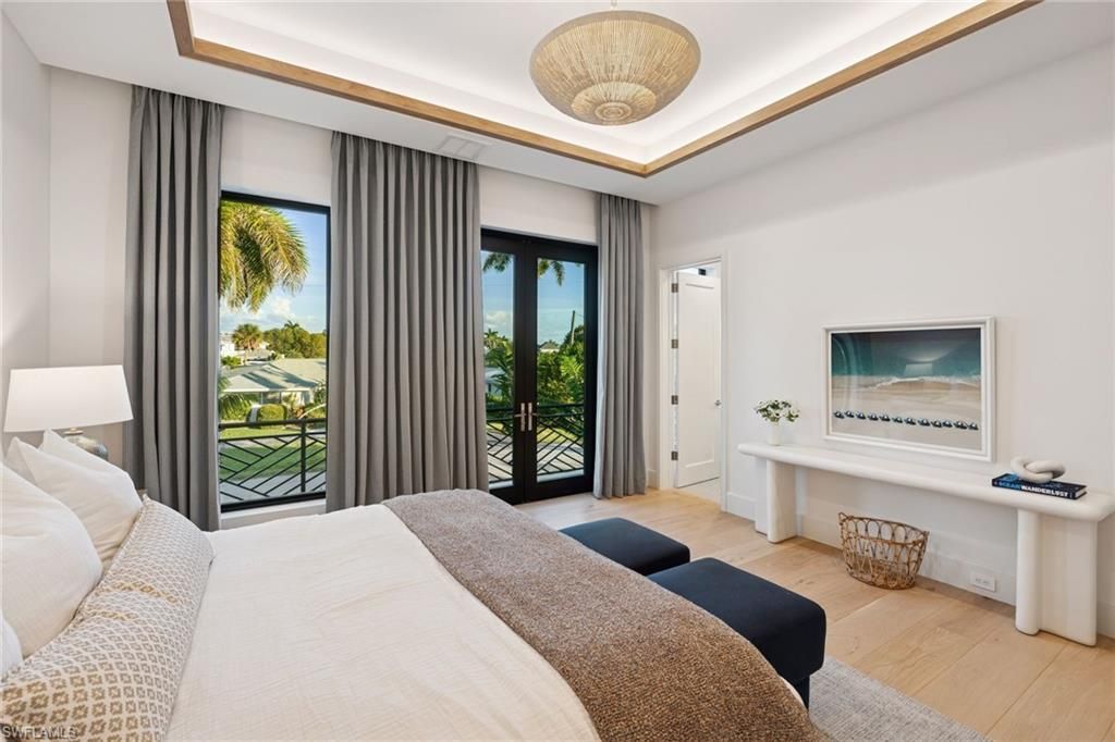 1990 7th St S, Naples, FL 34102 Photo