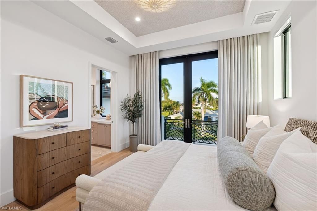 1990 7th St S, Naples, FL 34102 Photo