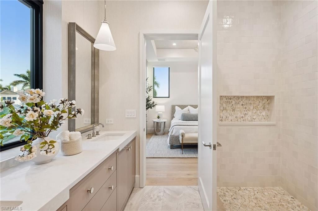 1990 7th St S, Naples, FL 34102 Photo