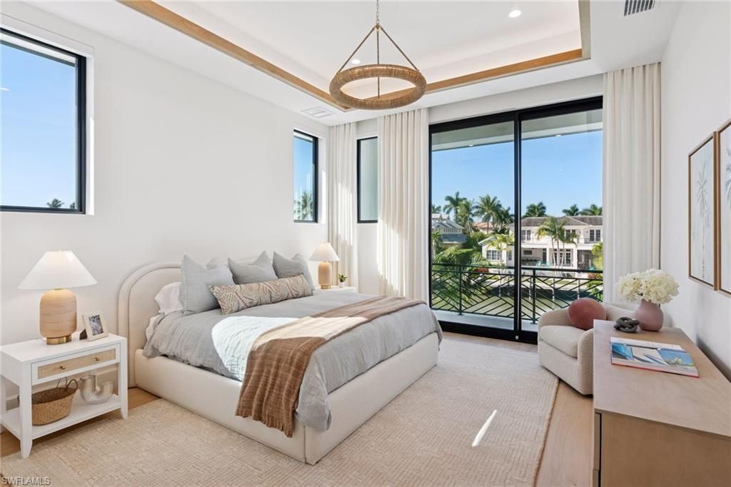 1990 7th St S, Naples, FL 34102 Photo