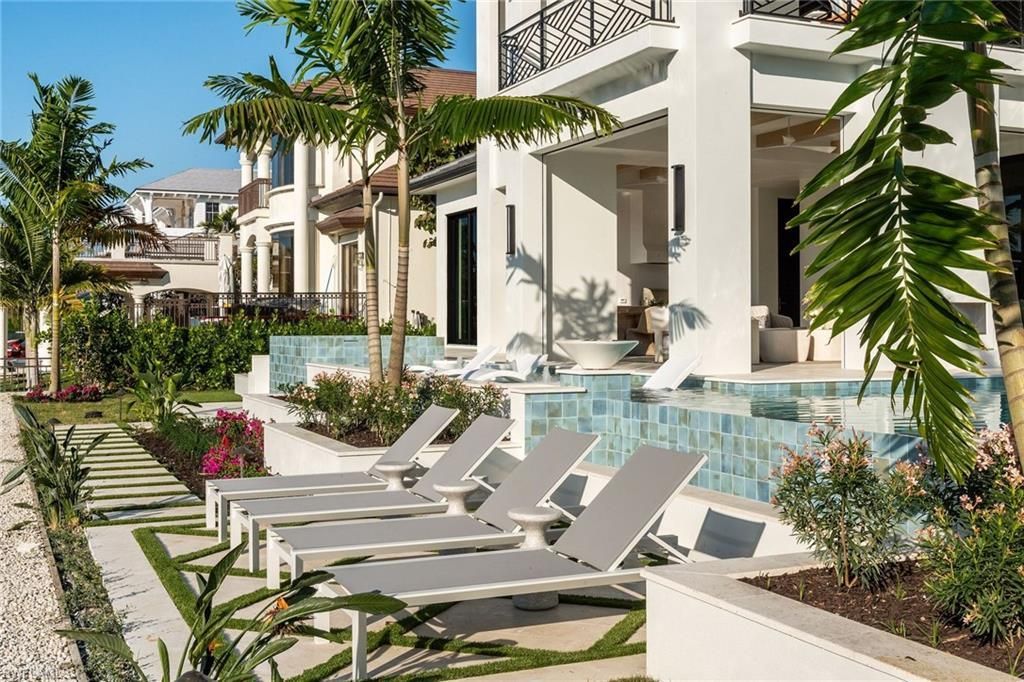 1990 7th St S, Naples, FL 34102 Photo