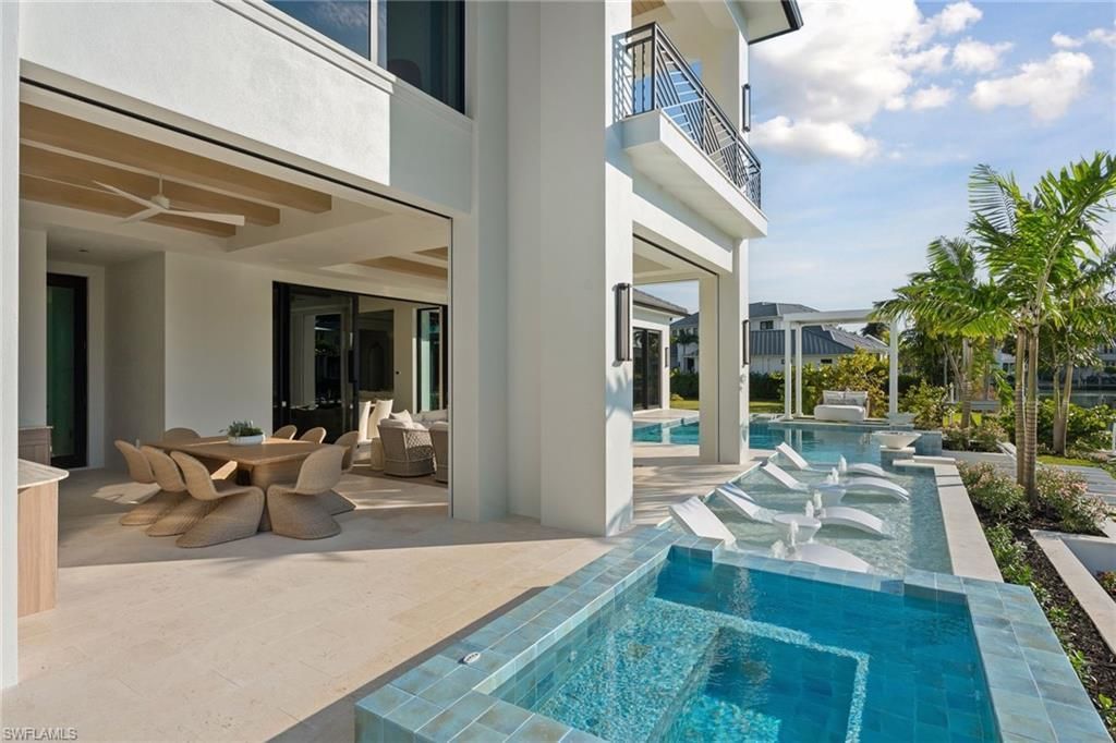 1990 7th St S, Naples, FL 34102 Photo