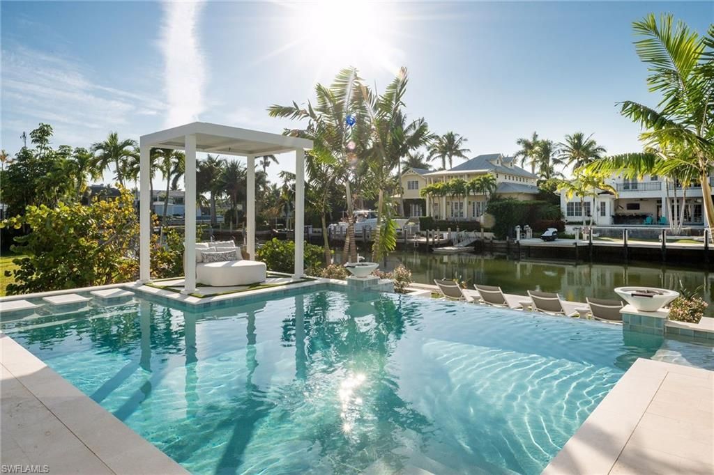 1990 7th St S, Naples, FL 34102 Photo