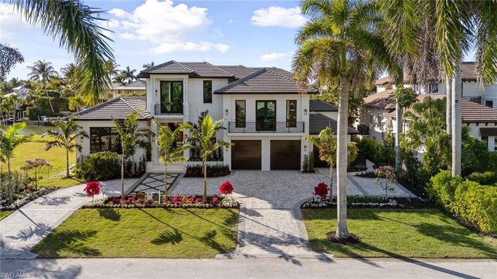 1990 7th St S, Naples, FL 34102 Photo