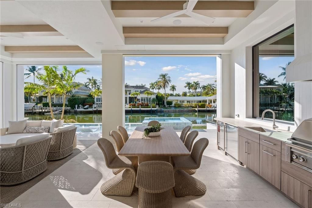 1990 7th St S, Naples, FL 34102 Photo