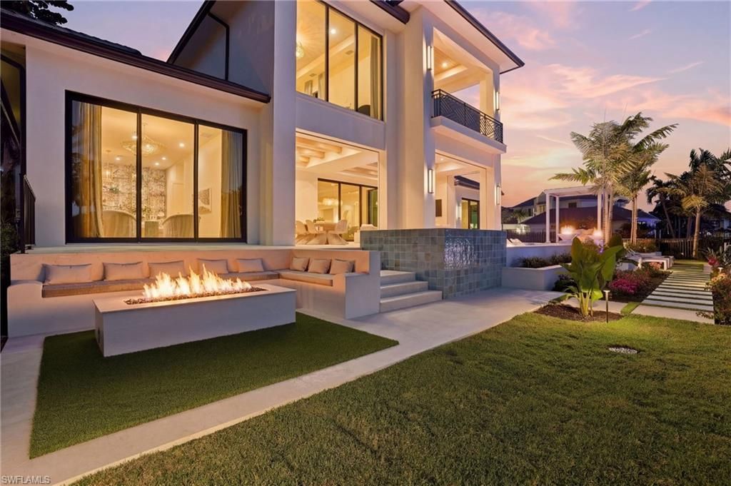 1990 7th St S, Naples, FL 34102 Photo