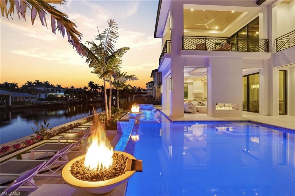 1990 7th St S, Naples, FL 34102 Photo