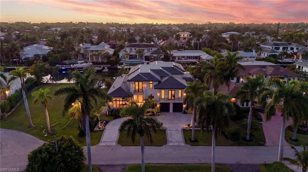 1990 7th St S, Naples, FL 34102 Photo