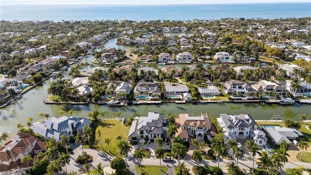 1990 7th St S, Naples, FL 34102 Photo