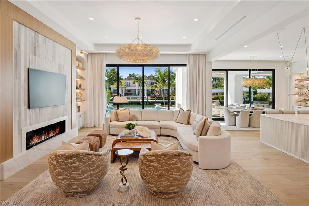 1990 7th St S, Naples, FL 34102 Photo