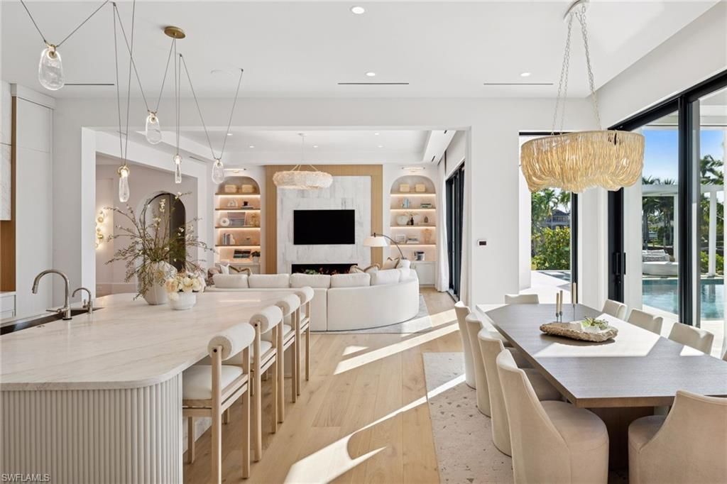 1990 7th St S, Naples, FL 34102 Photo