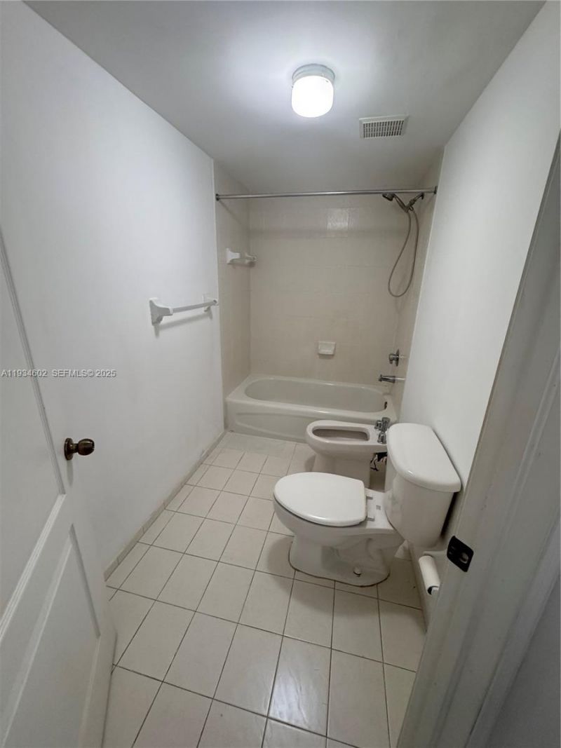 9340 Fontainebleau Blvd, Unit W310, Miami, FL 33172 Photo