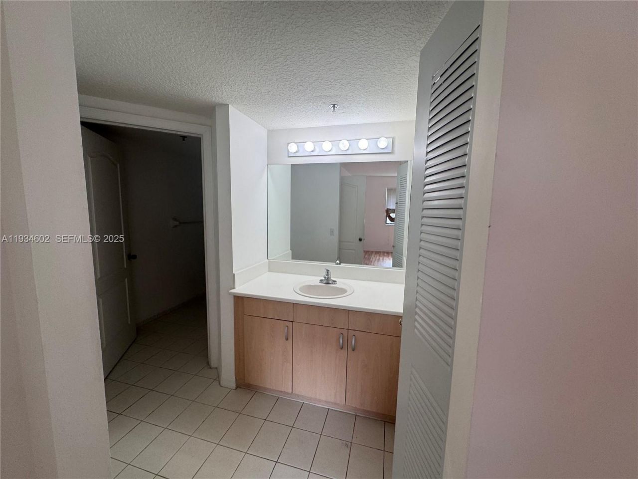 9340 Fontainebleau Blvd, Unit W310, Miami, FL 33172 Photo