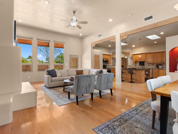 500 Laguna Seca Lane NW, Albuquerque, NM 87104