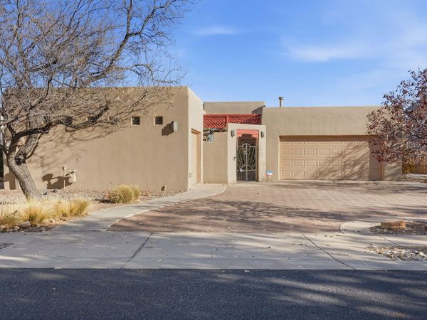 500 Laguna Seca Lane NW, Albuquerque, NM 87104