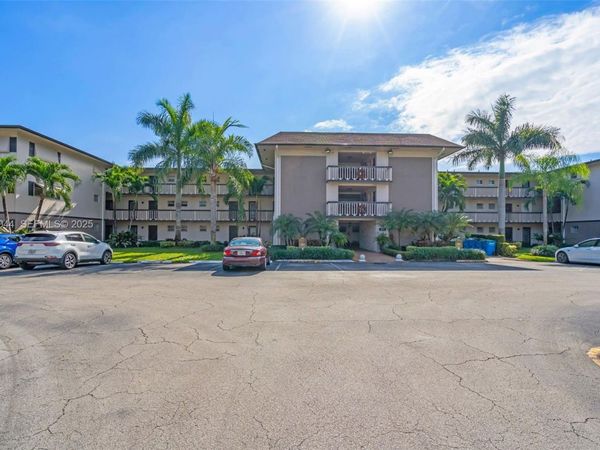 4900 Washington St , Unit 202, Hollywood, FL 33021