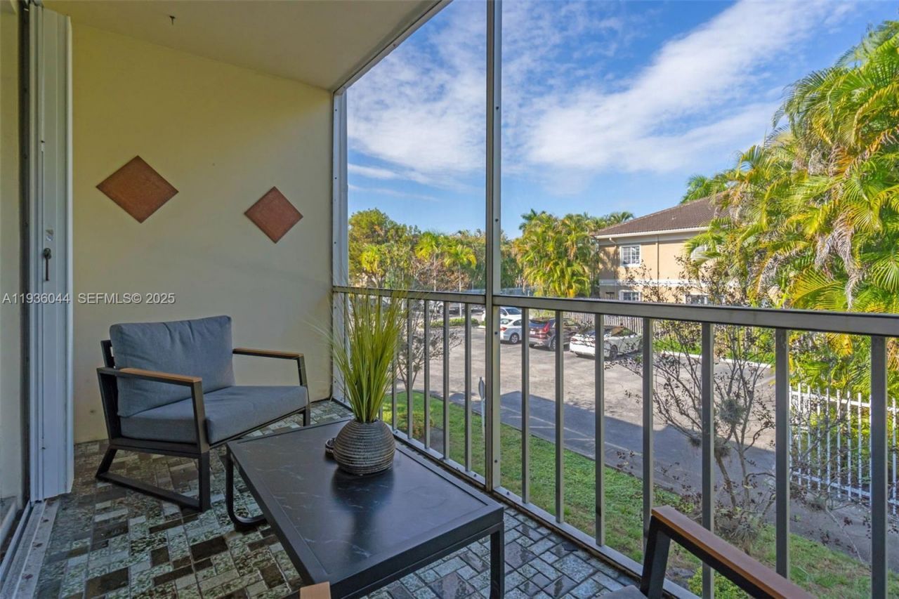 4900 Washington St , Unit 202, Hollywood, FL 33021 Photo