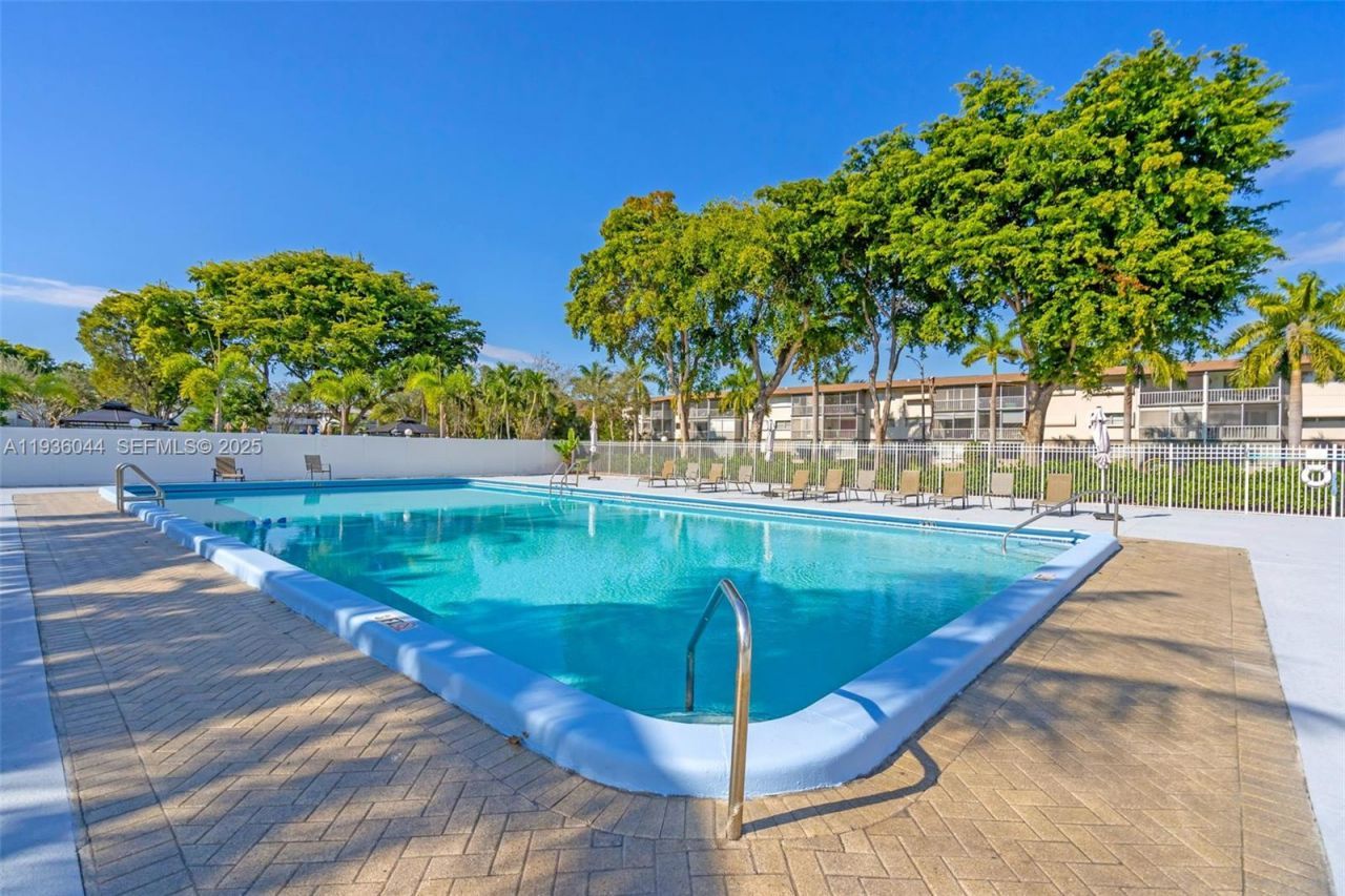 4900 Washington St , Unit 202, Hollywood, FL 33021 Photo