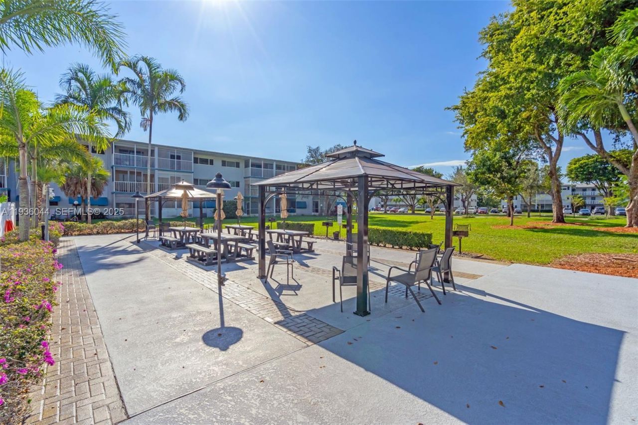 4900 Washington St , Unit 202, Hollywood, FL 33021 Photo