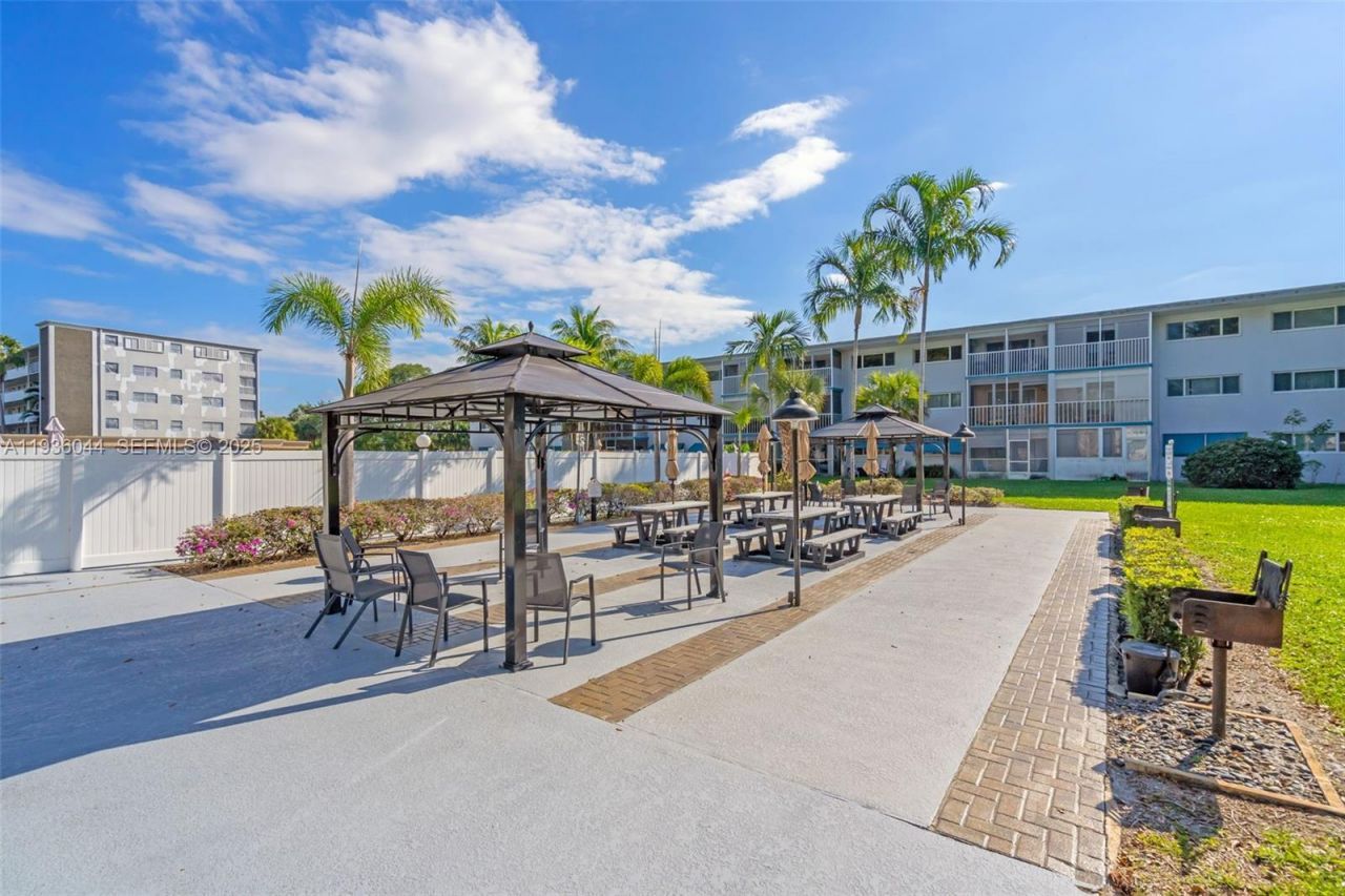 4900 Washington St , Unit 202, Hollywood, FL 33021 Photo