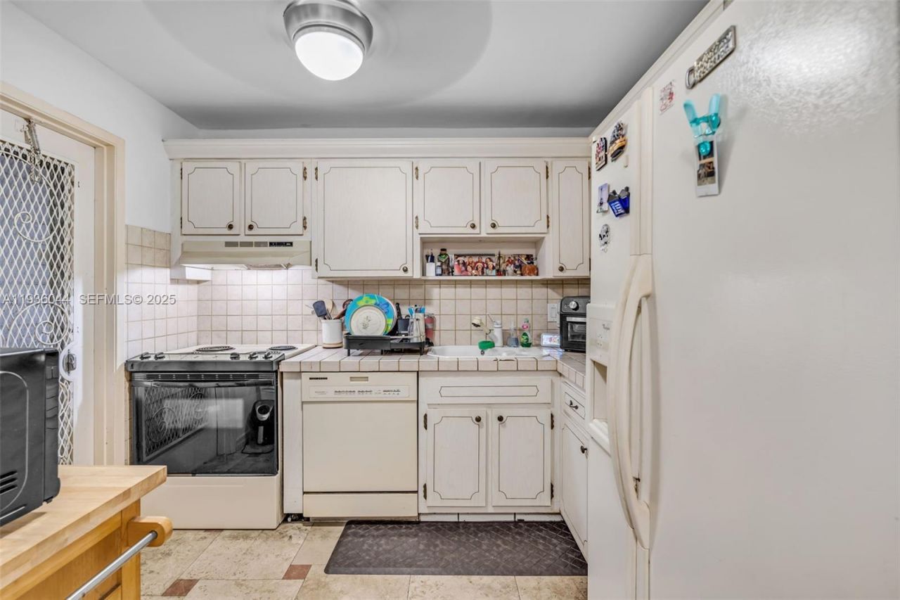 4900 Washington St , Unit 202, Hollywood, FL 33021 Photo