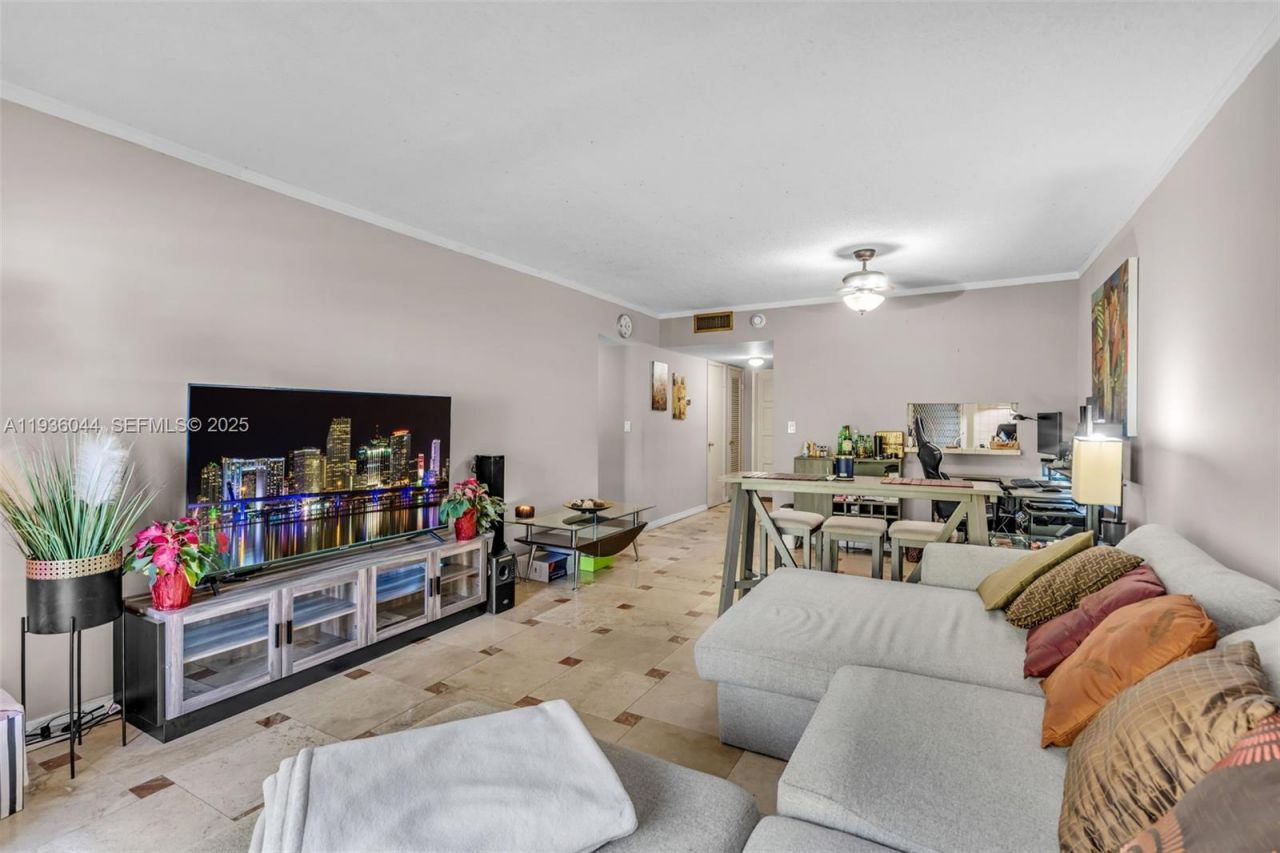 4900 Washington St , Unit 202, Hollywood, FL 33021 Photo