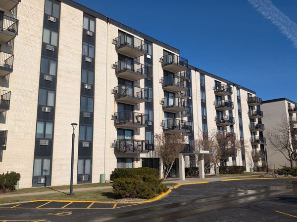 9128 W Terrace Drive, Unit 2D, Niles, IL 60714