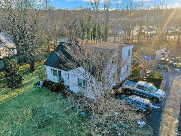 10 Eastport Manor Road, Eastport, NY 11941