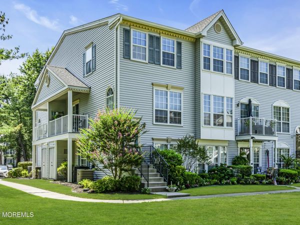 89 Chambord Court, Hamilton, NJ 08619