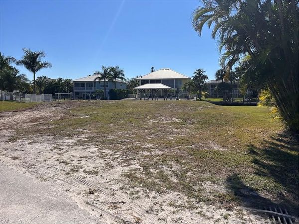 14 Pepita ST, FORT MYERS BEACH, FL 33931