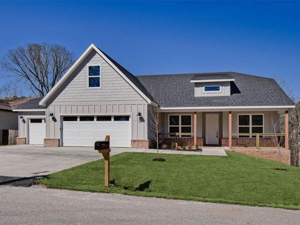 32 Luncarty Lane, Bella Vista, AR 72715