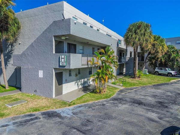 130 NW 87th Ave, Unit H216, Miami, FL 33172