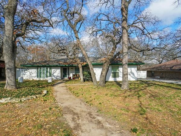 141 Timberlake Drive, Azle, TX 76020