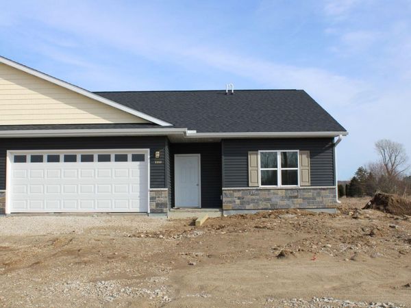 1350 Kettle Dr, Unit 1, Kewaskum, WI 53040
