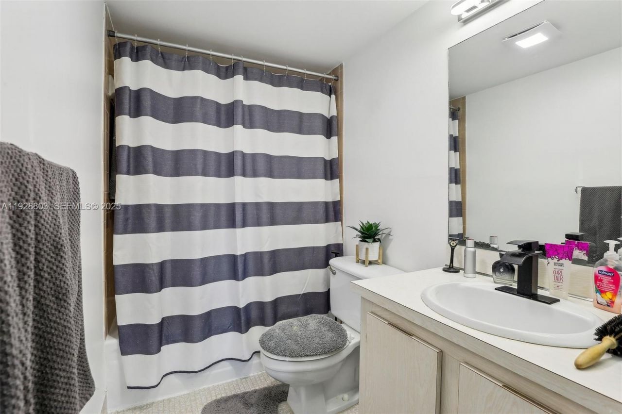 5570 NW 44th St, Unit 510A, Lauderhill, FL 33319 Photo