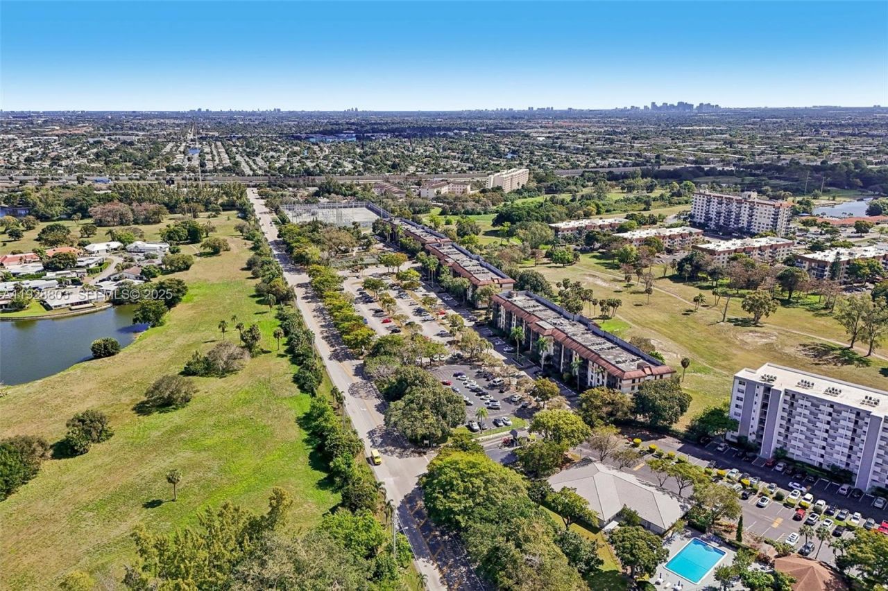 5570 NW 44th St, Unit 510A, Lauderhill, FL 33319 Photo