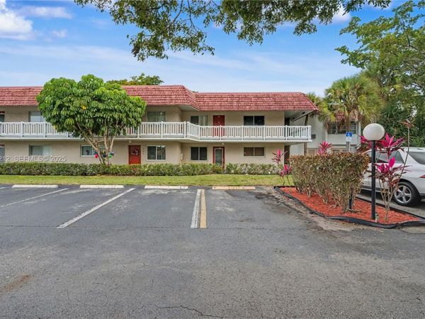 3501 Inverrary Dr, Unit 204, Lauderhill, FL 33319