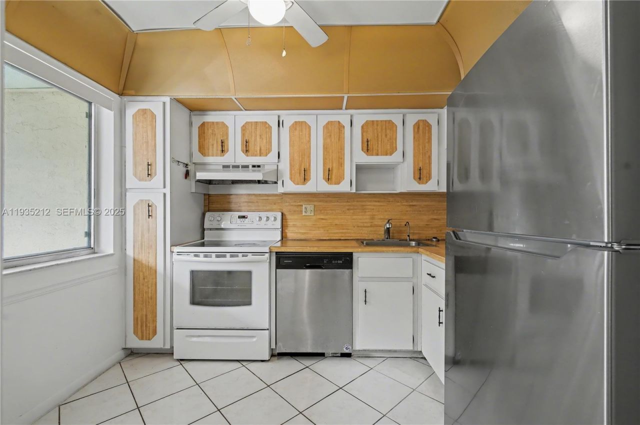 3501 Inverrary Dr, Unit 204, Lauderhill, FL 33319 Photo