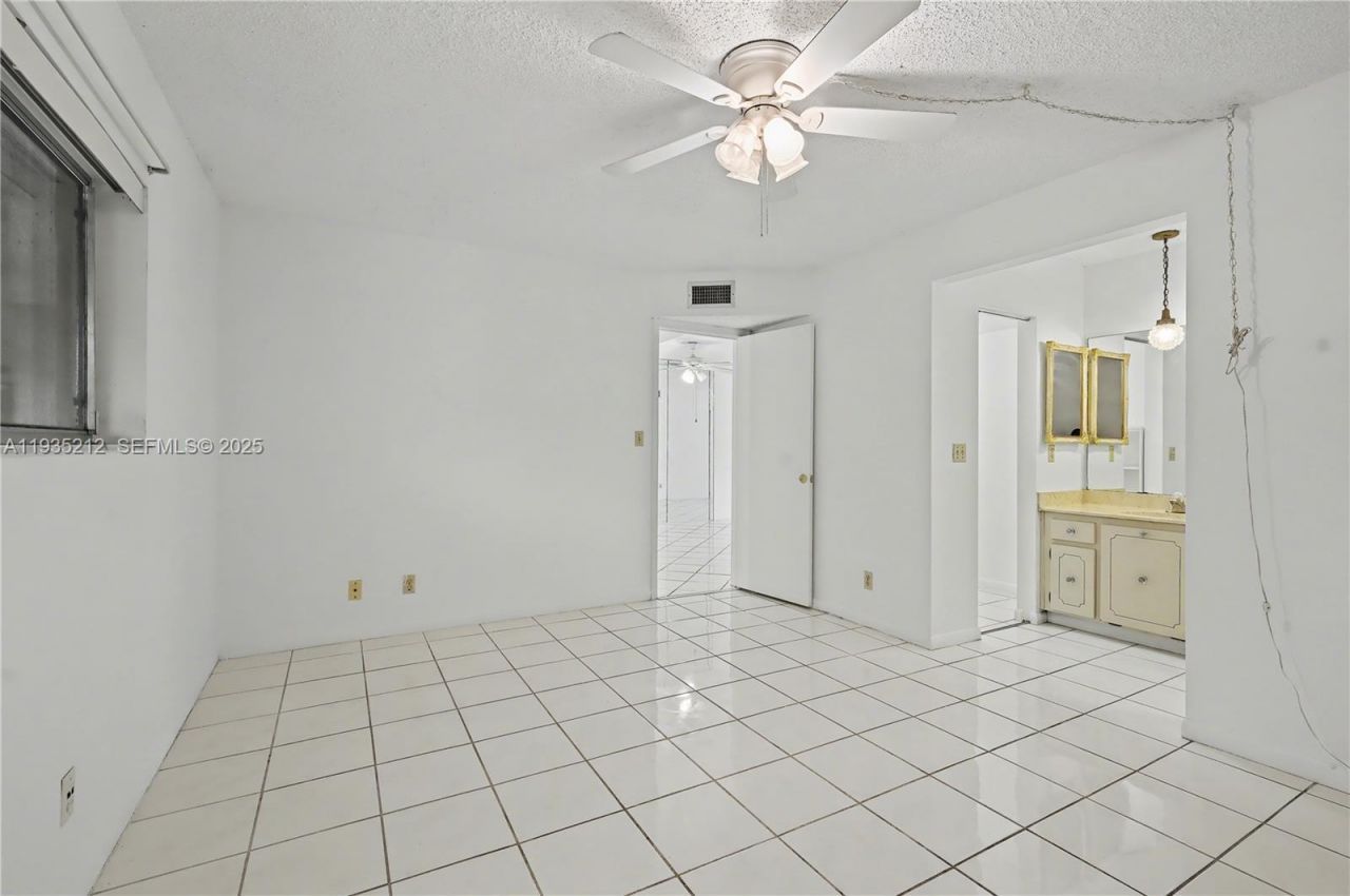 3501 Inverrary Dr, Unit 204, Lauderhill, FL 33319 Photo