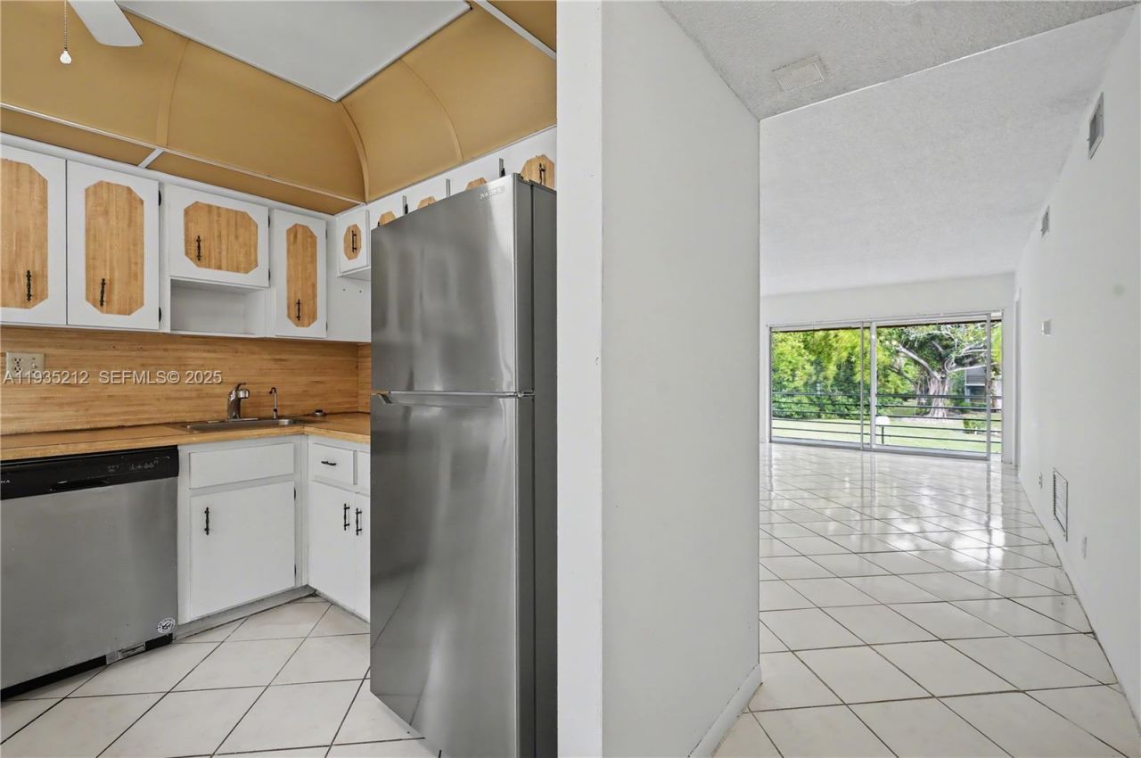 3501 Inverrary Dr, Unit 204, Lauderhill, FL 33319 Photo