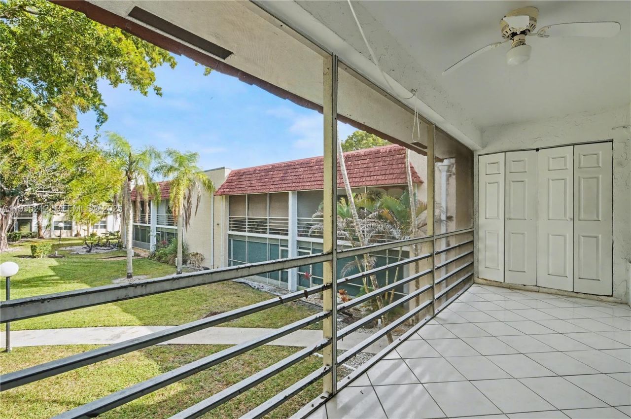 3501 Inverrary Dr, Unit 204, Lauderhill, FL 33319 Photo