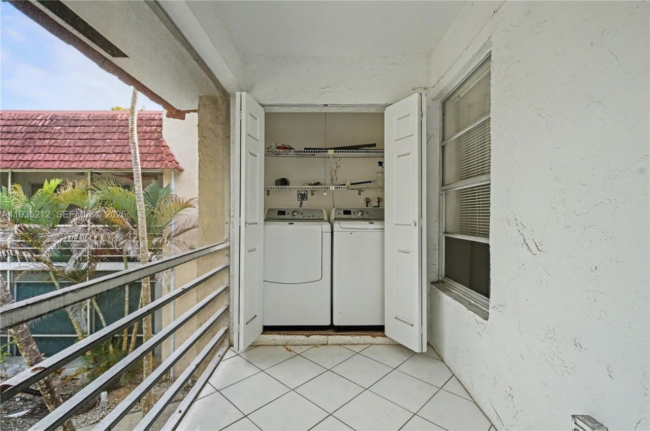 3501 Inverrary Dr, Unit 204, Lauderhill, FL 33319 Photo